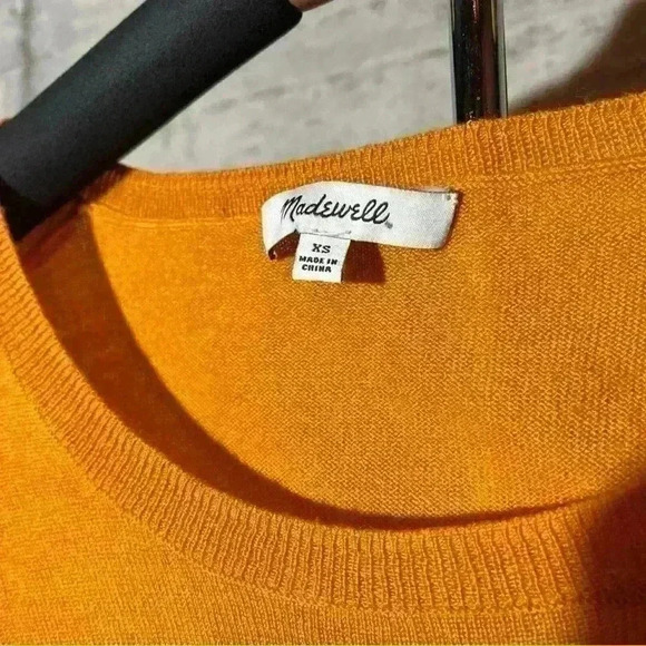 Madewell Sweater Size XS Orange Color Long Sleeve Knit, Ribbed- 50% Merino Wool - Picture 2 of 9